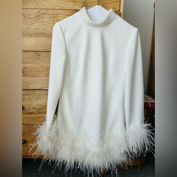 UNTAMED PETALS BY AMANDA JUDGE Clara White Feather-Trim Midi Dress - Picture 4 of 6